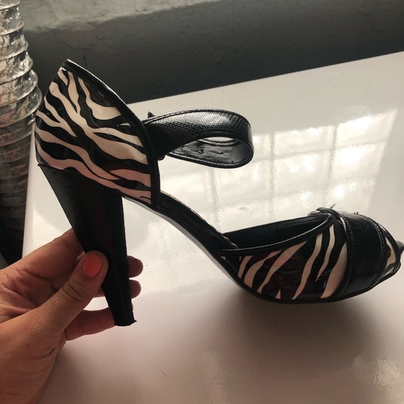 Naughty Monkey zebra heels size 10 - Picture 2 of 6